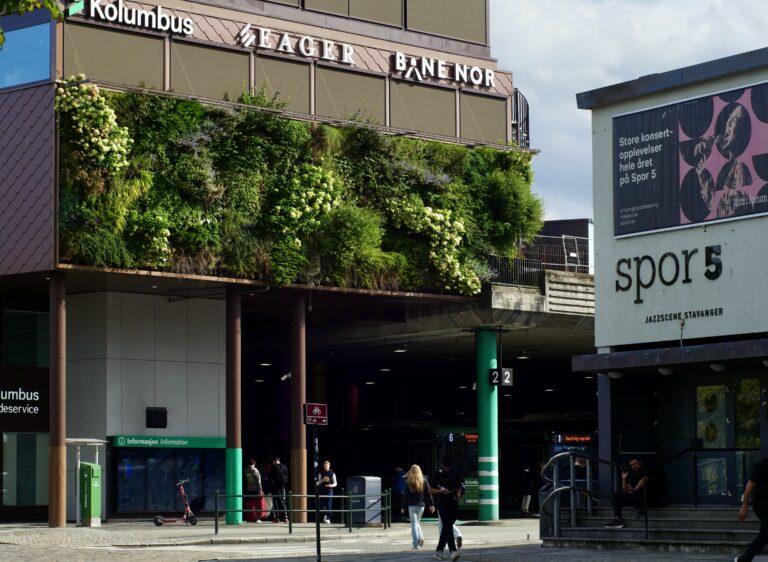 Byterminalen i Stavanger. Växtvägg utomhus av Greenworks