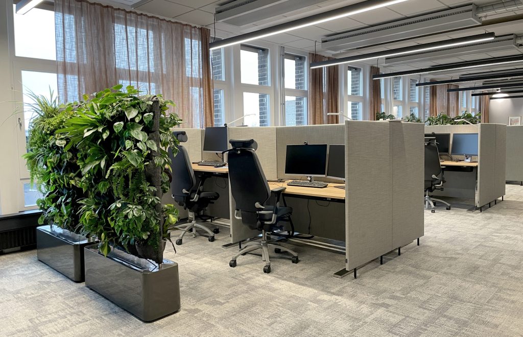moving-hedge-SEK-moving-hedge-room-divider-office-greenery-stockholm-2021_greenworks