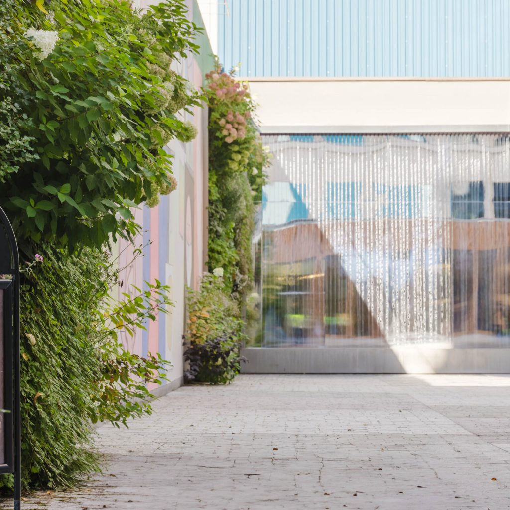 origo-outdoor-vertical-garden-waterfall-stockholm-2024-greenworks_01